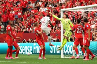 曼赞比独造两球!瑞士2-1力克加拿大,昂首以B组头名出线